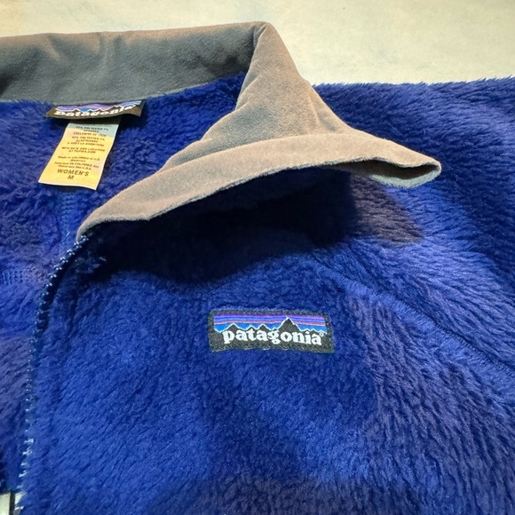Blue and Grey Vintage Women’s Patagonia R Fleece Jacket - Picture 8 of 11